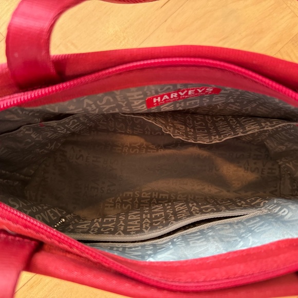 Harvey’s Seatbelt Tote Bag - Picture 6 of 6